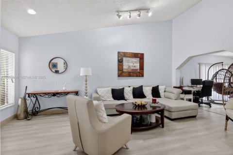 Casa en alquiler en Miami Gardens, Florida, 3 dormitorios, 134.15 m2 № 1993734 - foto 8