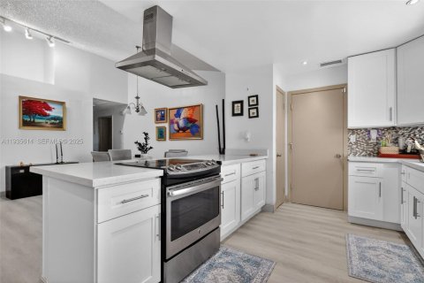 Casa en alquiler en Miami Gardens, Florida, 3 dormitorios, 134.15 m2 № 1993734 - foto 1