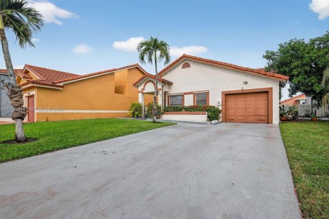 Casa en alquiler en Miami Gardens, Florida, 3 dormitorios, 134.15 m2 № 1993734 - foto 4