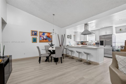 Casa en alquiler en Miami Gardens, Florida, 3 dormitorios, 134.15 m2 № 1993734 - foto 9