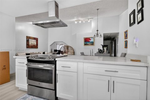 Casa en alquiler en Miami Gardens, Florida, 3 dormitorios, 134.15 m2 № 1993734 - foto 13