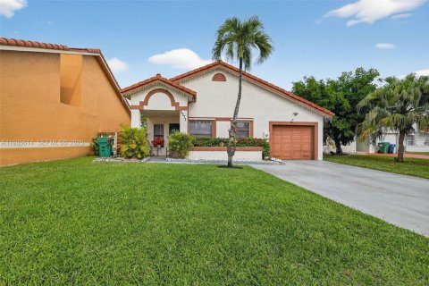 Casa en alquiler en Miami Gardens, Florida, 3 dormitorios, 134.15 m2 № 1993734 - foto 2