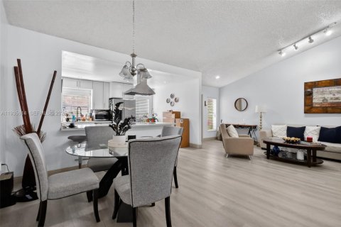 Casa en alquiler en Miami Gardens, Florida, 3 dormitorios, 134.15 m2 № 1993734 - foto 10