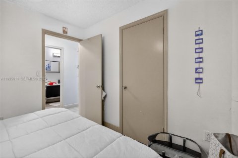 Casa en alquiler en Miami Gardens, Florida, 3 dormitorios, 134.15 m2 № 1993734 - foto 26