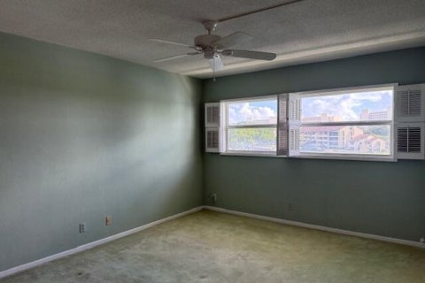 Condo in North Palm Beach, Florida, 2 bedrooms № 2242800 - photo 19