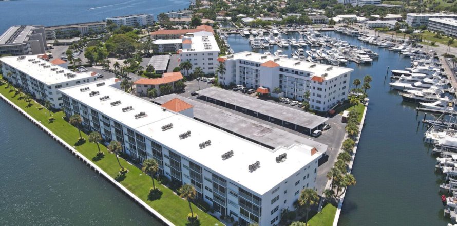 Condo in North Palm Beach, Florida, 2 bedrooms № 2242800