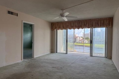 Condo in North Palm Beach, Florida, 2 bedrooms № 2242800 - photo 14