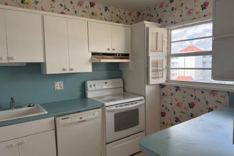 Condo in North Palm Beach, Florida, 2 bedrooms № 2242800 - photo 15