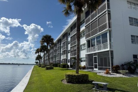 Condo in North Palm Beach, Florida, 2 bedrooms № 2242800 - photo 24