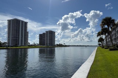 Condo in North Palm Beach, Florida, 2 bedrooms № 2242800 - photo 25
