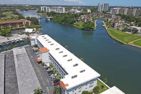 Condo in North Palm Beach, Florida, 2 bedrooms № 2242800 - photo 6