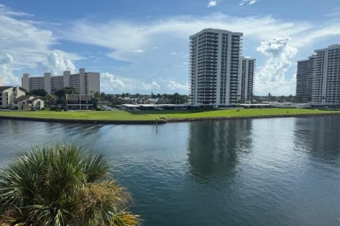 Condo in North Palm Beach, Florida, 2 bedrooms № 2242800 - photo 22