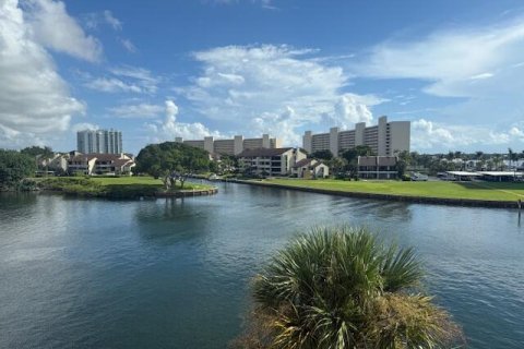 Condo in North Palm Beach, Florida, 2 bedrooms № 2242800 - photo 4