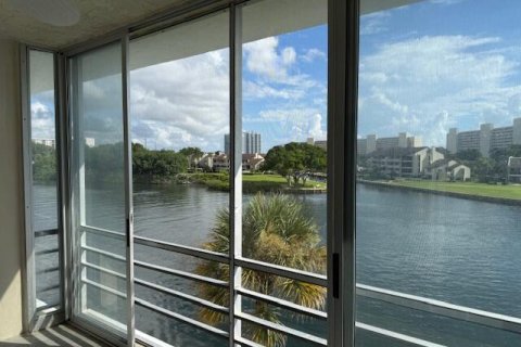 Condo in North Palm Beach, Florida, 2 bedrooms № 2242800 - photo 18