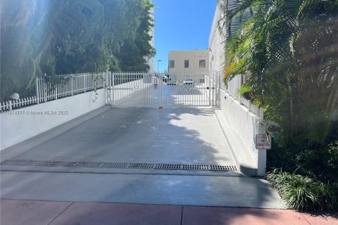 Copropriété à vendre à Miami Beach, Floride: 2 chambres, 82.68 m2 № 2016457 - photo 30