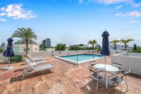 Copropriété à vendre à Miami Beach, Floride: 2 chambres, 82.68 m2 № 2016457 - photo 2