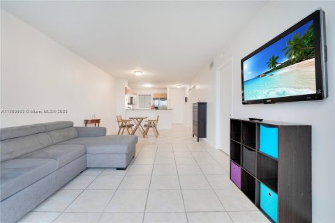 Condominio en venta en Miramar, Florida, 2 dormitorios, 77.29 m2 № 1691872 - foto 8