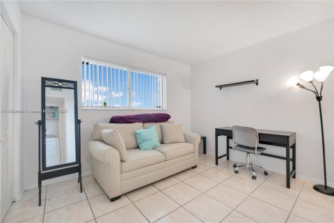 Condominio en venta en Miramar, Florida, 2 dormitorios, 77.29 m2 № 1691872 - foto 17