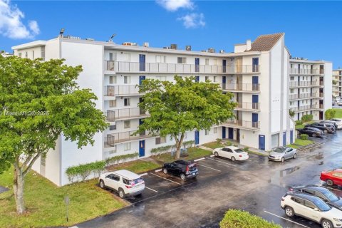 Condominio en venta en Miramar, Florida, 2 dormitorios, 77.29 m2 № 1691872 - foto 2
