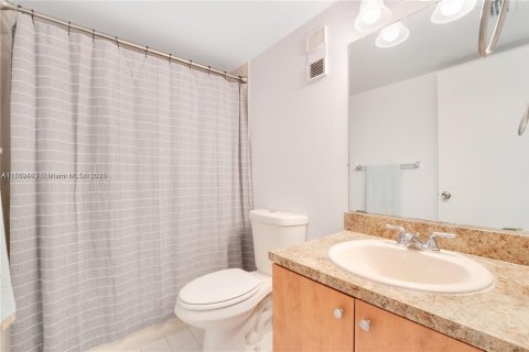 Condominio en venta en Miramar, Florida, 2 dormitorios, 77.29 m2 № 1691872 - foto 16