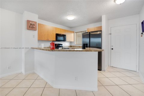Condominio en venta en Miramar, Florida, 2 dormitorios, 77.29 m2 № 1691872 - foto 4