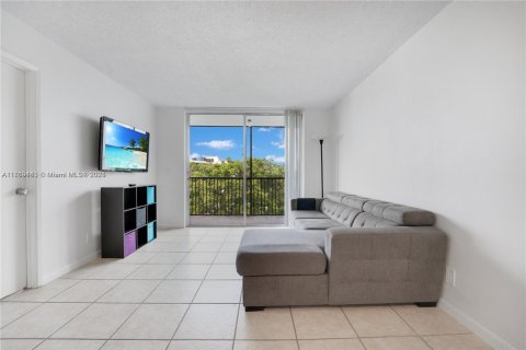 Condominio en venta en Miramar, Florida, 2 dormitorios, 77.29 m2 № 1691872 - foto 6
