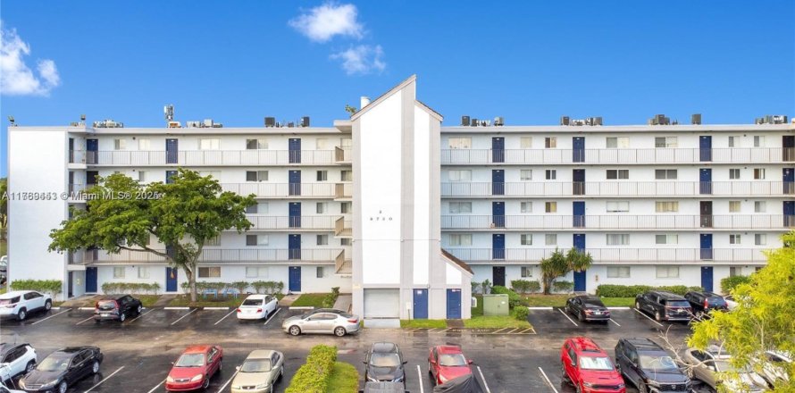 Condo in Miramar, Florida, 2 bedrooms № 1691872