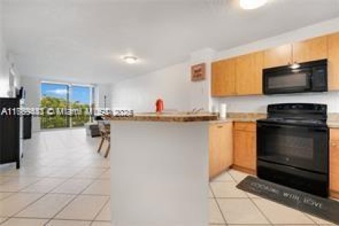Condominio en venta en Miramar, Florida, 2 dormitorios, 77.29 m2 № 1691872 - foto 3