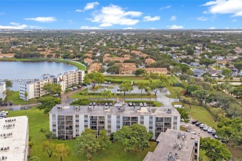 Condominio en venta en Miramar, Florida, 2 dormitorios, 77.29 m2 № 1691872 - foto 20