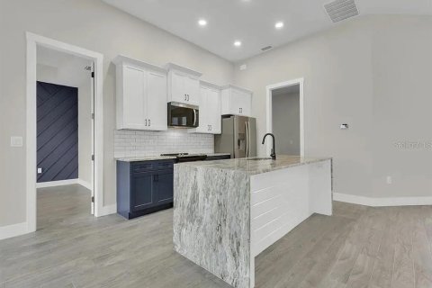House in Port Charlotte, Florida 4 bedrooms, 187.57 sq.m. № 2285547 - photo 6