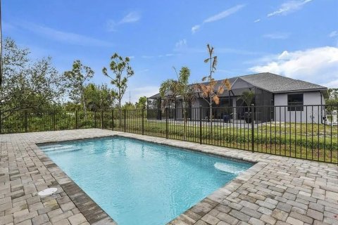 House in Port Charlotte, Florida 4 bedrooms, 187.57 sq.m. № 2285547 - photo 19