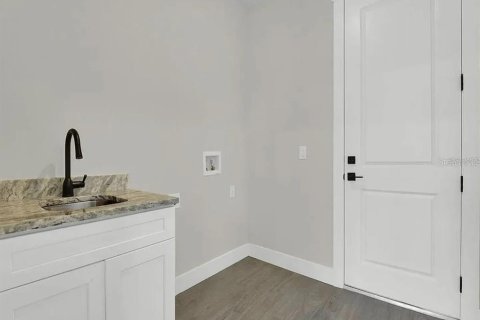 House in Port Charlotte, Florida 4 bedrooms, 187.57 sq.m. № 2285547 - photo 18