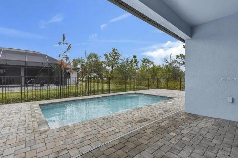 House in Port Charlotte, Florida 4 bedrooms, 187.57 sq.m. № 2285547