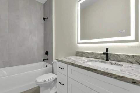 House in Port Charlotte, Florida 4 bedrooms, 187.57 sq.m. № 2285547 - photo 15