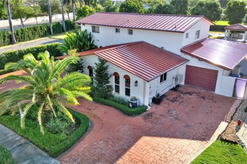 House in Miami, Florida 4 bedrooms, 282.24 sq.m. № 1871552 - photo 1