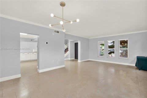 House in Miami, Florida 4 bedrooms, 282.24 sq.m. № 1871552 - photo 17