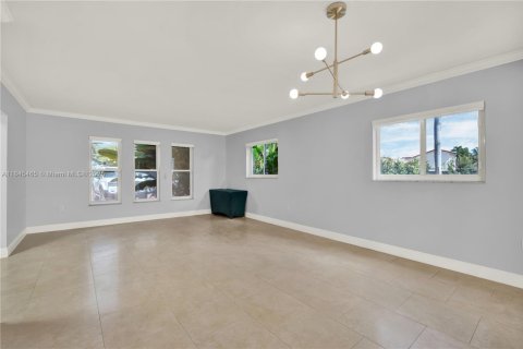 House in Miami, Florida 4 bedrooms, 282.24 sq.m. № 1871552 - photo 18