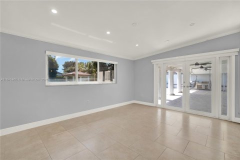 House in Miami, Florida 4 bedrooms, 282.24 sq.m. № 1871552 - photo 20