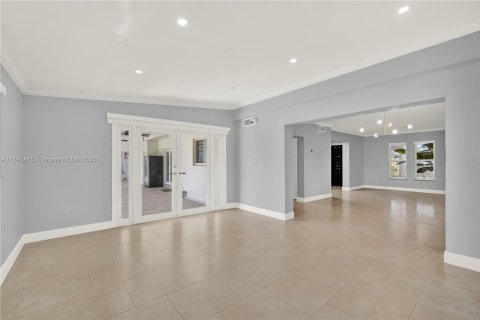 House in Miami, Florida 4 bedrooms, 282.24 sq.m. № 1871552 - photo 21