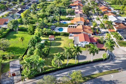 House in Miami, Florida 4 bedrooms, 282.24 sq.m. № 1871552 - photo 9