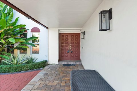 House in Miami, Florida 4 bedrooms, 282.24 sq.m. № 1871552 - photo 4