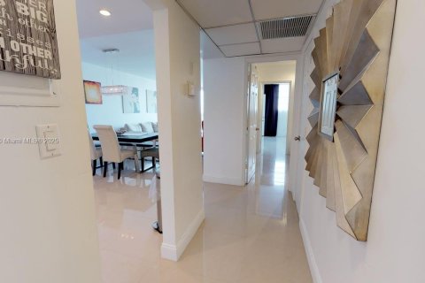 Copropriété à vendre à Sunny Isles Beach, Floride: 2 chambres, 93.37 m2 № 2037306 - photo 20