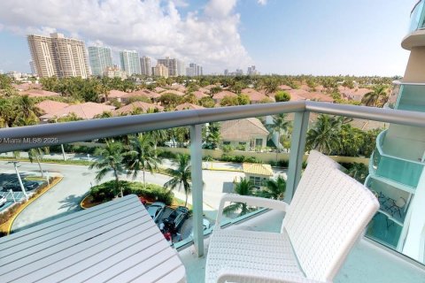 Condo à Sunny Isles Beach, Floride, 2 chambres  № 2037306
