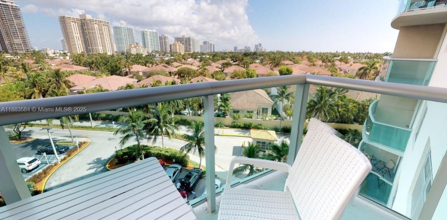 Condo à Sunny Isles Beach, Floride, 2 chambres  № 2037306