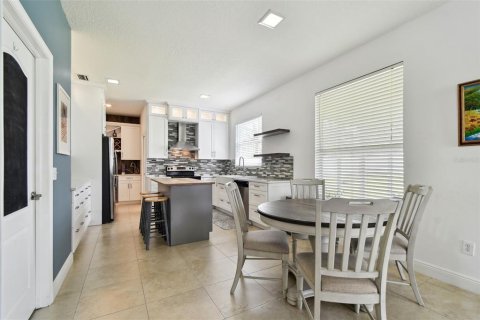 House in Odessa, Florida 4 bedrooms, 218.78 sq.m. № 1810663 - photo 14