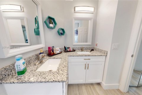 Touwnhouse à vendre à Pembroke Pines, Floride: 3 chambres, 129.88 m2 № 2051750 - photo 19