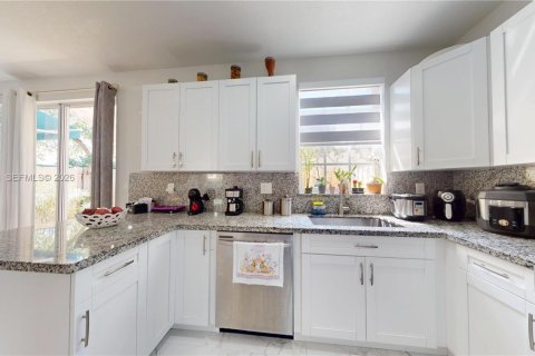 Touwnhouse à vendre à Pembroke Pines, Floride: 3 chambres, 129.88 m2 № 2051750 - photo 10