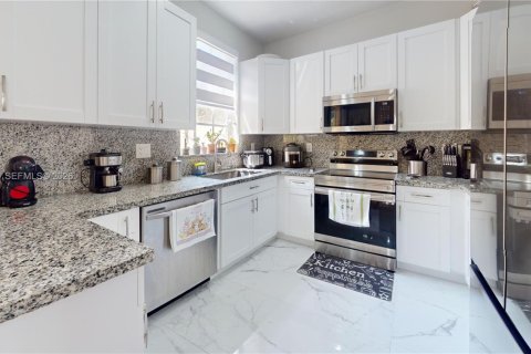 Touwnhouse à vendre à Pembroke Pines, Floride: 3 chambres, 129.88 m2 № 2051750 - photo 9