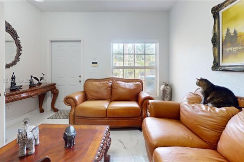 Touwnhouse à vendre à Pembroke Pines, Floride: 3 chambres, 129.88 m2 № 2051750 - photo 6