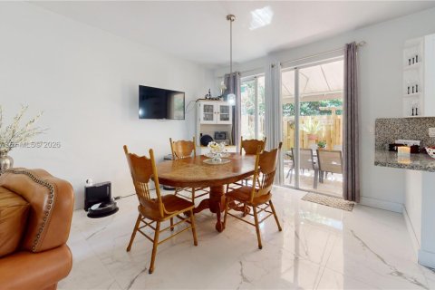 Touwnhouse à vendre à Pembroke Pines, Floride: 3 chambres, 129.88 m2 № 2051750 - photo 7